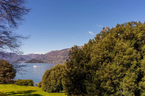 Europe Italie Bellagio Lac Côme Grand Plan Eau Entouré Arbres — Photo