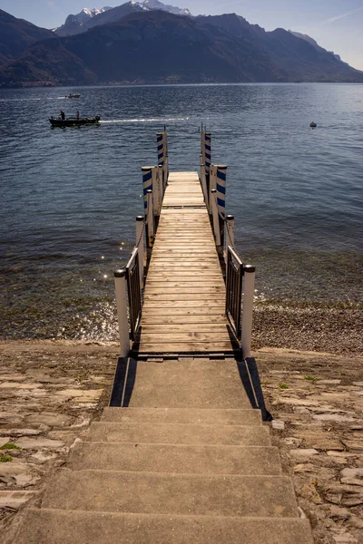 Itália Menaggio Lago Como Caminho Cais Madeira Para Praia Mar — Fotografia de Stock