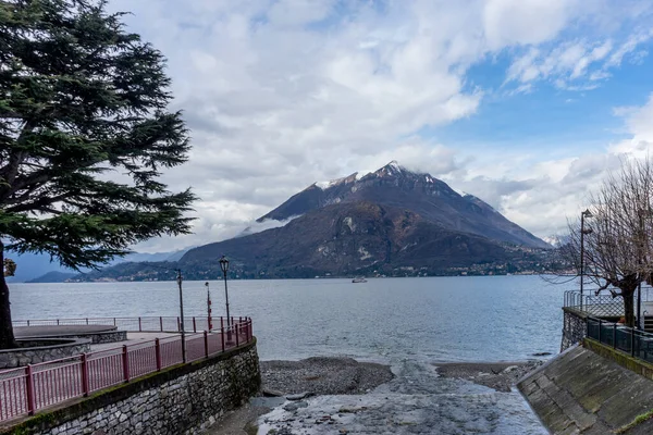 Europe Italie Varenna Lac Côme Plan Eau Avec Une Montagne — Photo