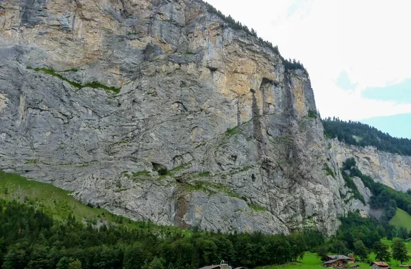 Suiza Lauterbrunnen Europa Personas Caminando Por Mountain Road —  Fotos de Stock