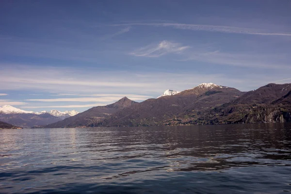 Europa Itália Menaggio Lago Como Grande Corpo Água Com Uma — Fotografia de Stock