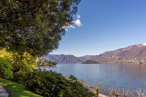 Europa Itália Bellagio Lago Como Corpo Água Com Uma Montanha — Fotografia de Stock