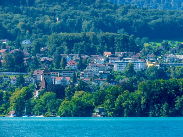 Švýcarsko Lauterbrunnen Evropa Scenic View River Trees Buildings — Stock fotografie