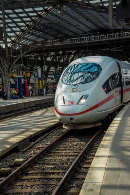 Köln, Almanya - 21 Mayıs 2018 Deutsche Bahn tren istasyonundan ICE treniyle Köln, Deutschland