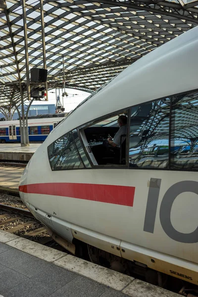 德国科隆 2018年5月21日 在德国科隆 罗德站等地乘坐Ice列车的德国铁路车站的快照 — 图库照片