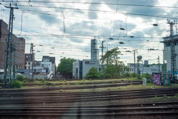德国科隆 2018年5月21日 德国科隆郊区的铁路轨道 德国萨瑟恩建筑 — 图库照片