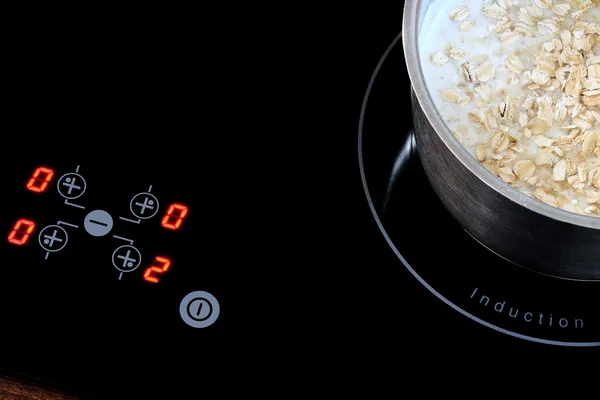İndüksiyon Ocağı, potu metal üzerine.