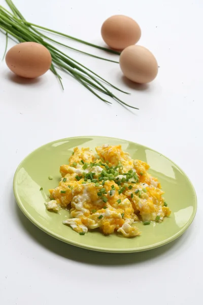 Huevos revueltos con cebollino —  Fotos de Stock