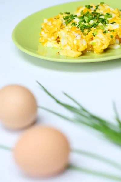 sahanda yumurta chives ile