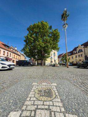 Rozmital kapsül Tremsinem, Çek Cumhuriyeti 'nin merkezi Bohemya' daki Brdy Dağları yakınlarında küçük bir kasaba. Kırsal ve doğa manzarası