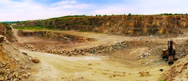 Granit ocağı ile yüklü Panoraması
