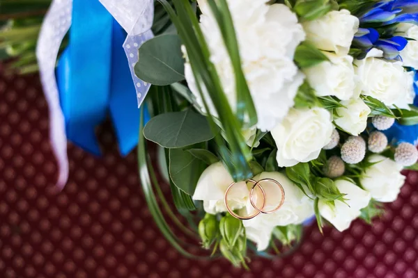 Rings bouquet blue red white — Stock Photo, Image