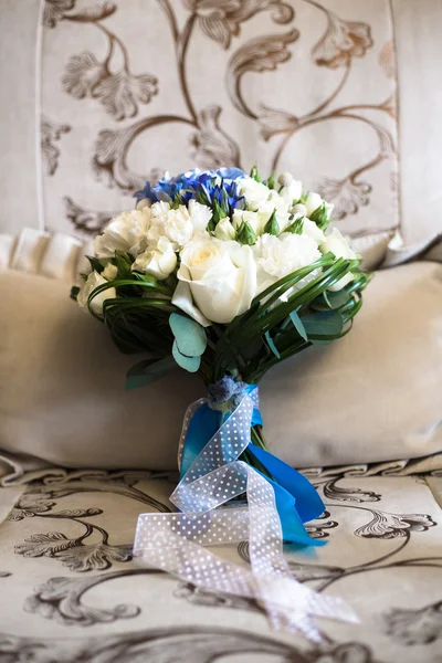 Le bouquet écharpe bleu clair blanc — Photo