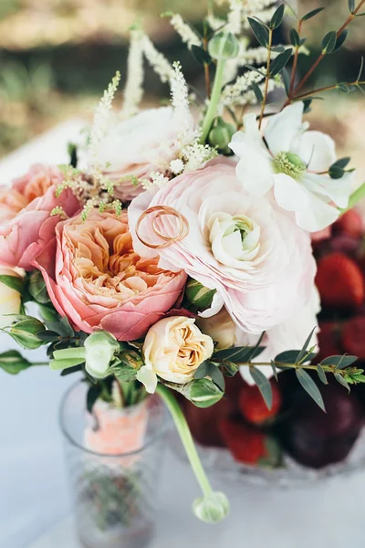 Vaso de buquê mesa de casamento — Fotografia de Stock