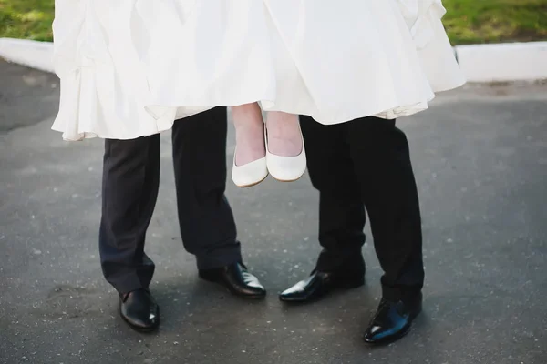 Πόδια της νύφης και του γαμπρού — Φωτογραφία Αρχείου