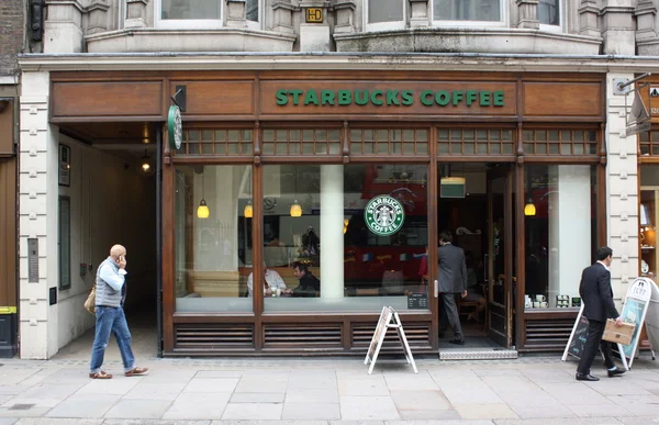 Starbucks Лондон — стоковое фото