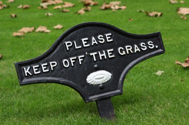 Lütfen Çimlere basmayın