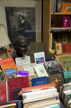 Antika kitap mağazaları