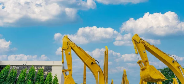 Gelber Bagger Mit Hydraulischem Kolbenarm Gegen Blauen Himmel Riesige Planierraupe — Stockfoto