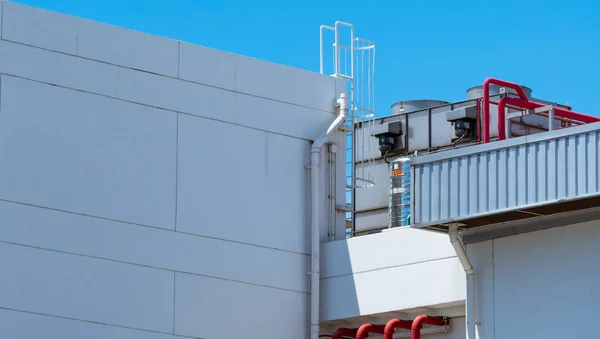 Hűtőtorony Épület Tetején Ipari Léghűtési Rendszer Léghűtés Légkondicionáló Egység Léghűtéses — Stock Fotó