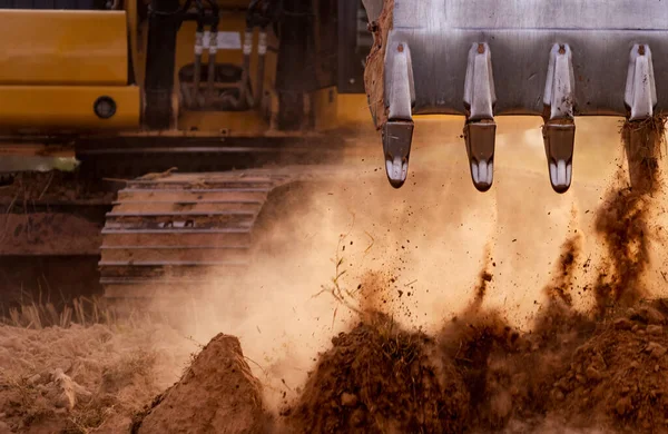 Selective Focus Metal Bucket Teeth Backhoe Digging Soil Backhoe Working — Stock Photo, Image