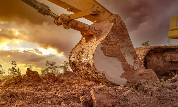 Cubo Metal Sucio Retroexcavadora Después Cavar Tierra Retroexcavadora Estacionada Terrenos — Foto de Stock