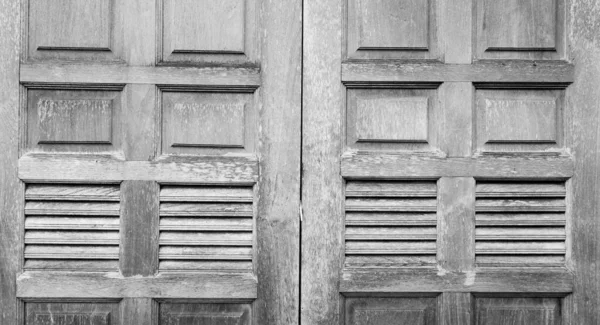 关闭的旧木制窗户 老式灰色木制窗户纹理背景 传统风格的灰色木制窗户装饰房子 古典建筑的室内设计 — 图库照片