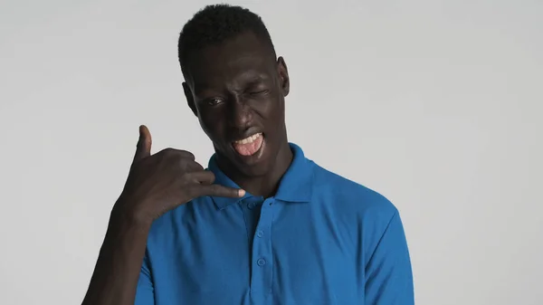 Beau Gars Afro Américain Joyeux Garder Les Mains Près Visage — Photo