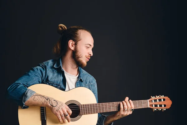 Portrait Tattooed Hipster Musician Playing Guitar Singing Black Background Stylish — Stock Photo, Image