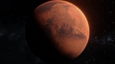 Mars gezegeninin etrafında uçmak yıldızların arka planında açık uzayda dönmek. 4K görüntüde Mars kızıl gezegeninin destansı görüntüsü. Aydınlatılmış krater dokusuna sahip 3D gizemli gezegen.