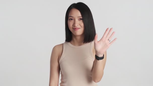 Attraktivt Leende Asiatisk Kvinna Vinka Hej Och Adjö Kameran Över — Stockvideo
