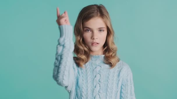 Angry Blond Teenager Girl Warning Danger Demonstrating Menace Camera Blue — Stock Video