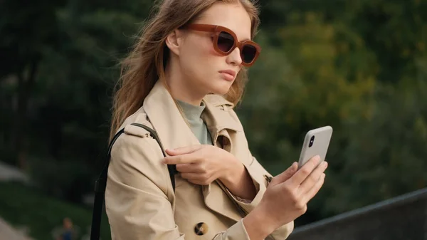 Beautiful Stylish Student Girl Dressed Trench Coat Wearing Sunglasses Using — Stock Photo, Image