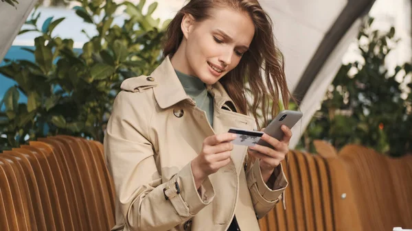 Attractive Student Girl Paying Credit Card Online Purchases Using Smartphone — Stock Photo, Image