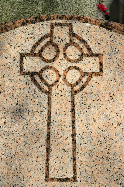 ヨーロッパだ フランスだ フランス フランス出身 パリだ 2012年2月8日 このカラフルなイメージは 墓石に十字のモチーフを描いています ここラカイズ墓地 — ストック写真