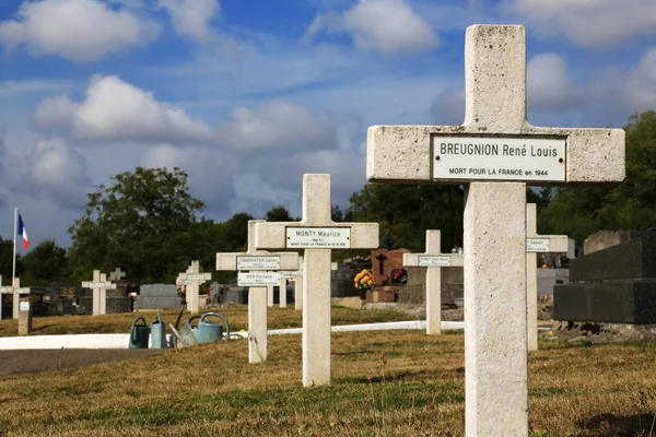 Seine Marne Coulommiers02 2012 这幅色彩斑斓的图画描绘了平民在战争中的坟墓 一般情况下 战争坟墓 英联邦战争坟墓 法国军事公墓 — 图库照片