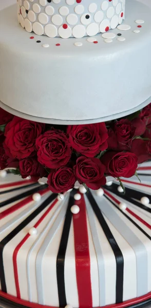 Luxus Hochzeitstorte Mit Rosen — Stockfoto