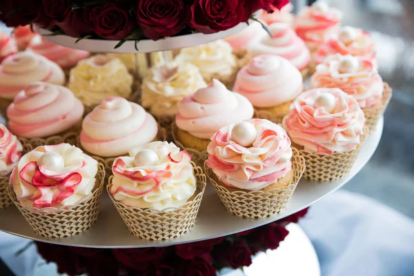 Luxury Colorful Cup Cakes Table — Stock Photo, Image