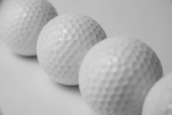 Golfschläger Und Ball Auf Weißem Hintergrund — Stockfoto