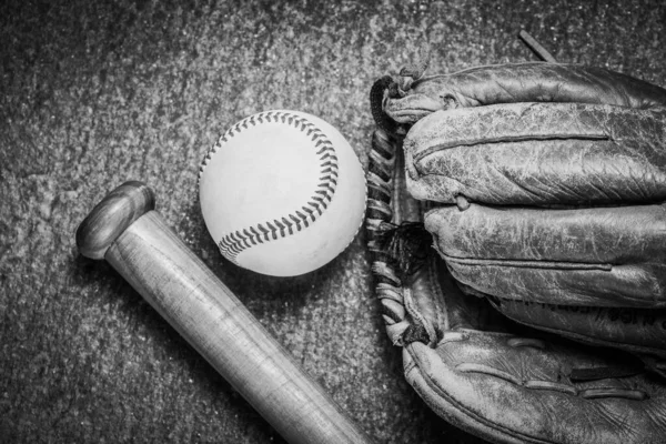 Viejo Guante Béisbol Vith Bola Bate —  Fotos de Stock