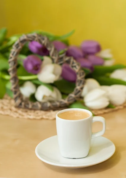 Tulips on the table with cup of caffee — Stock Photo, Image