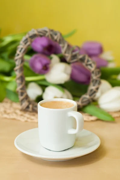 Tulips on the table with cup of caffee — Stock Photo, Image