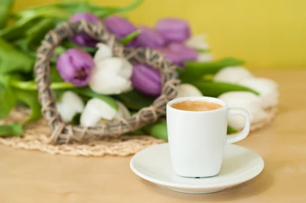 Tulips on the table with cup of caffee — Stock Photo, Image