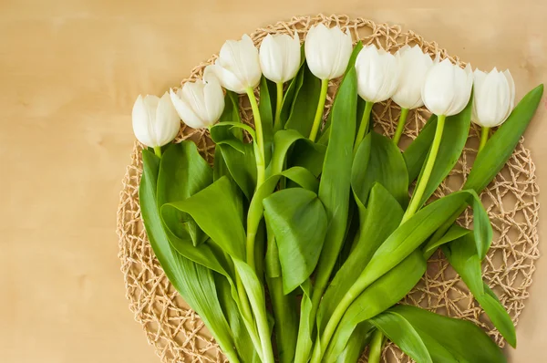 White and violet tulips on the table — Stock Photo, Image