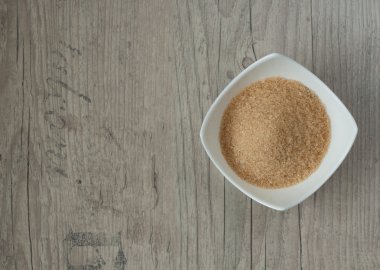 Beyaz kase kahverengi şeker kamışı 