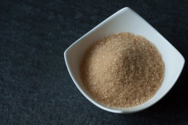 Beyaz kase kahverengi şeker kamışı 