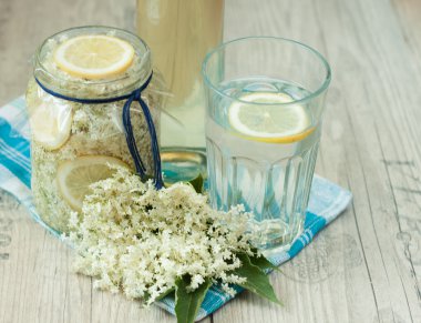 ev yapımı elderflower şurubu 