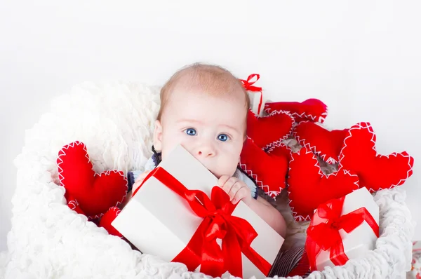 Boy with a gift box and hearts — Stock Photo, Image