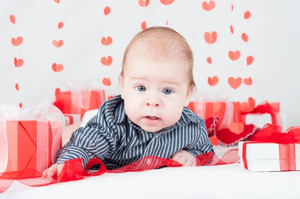 Boy with a gift box and hearts. Valentine day concept — Stock Photo, Image