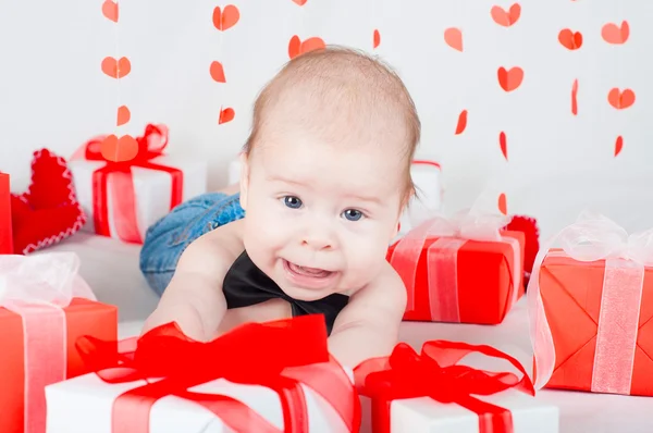 Boy with a gift box and hearts. Valentine day concept — Stock Photo, Image